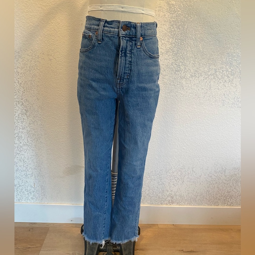 Madewell jeans. Women size 26P. Great condition. Fringe, straight leg, cropped